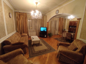 Satılır 4 otaqlı 100 m2 köhnə tikili Xalqlar Dostluğu m.