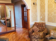 Satılır 4 otaqlı 100 m2 köhnə tikili Xalqlar Dostluğu m.