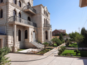 Satılır 5 otaqlı 320 m2 bağ evi Novxanı
