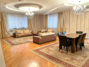 İcarəyə verilir 4 otaqlı 237 m2 yeni tikili Gənclik m.