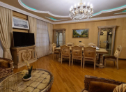 Satılır 5 otaqlı 242 m2 yeni tikili 8 km