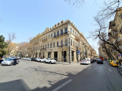 İcarəyə verilir 3 otaqlı 230 m2 ofis Fəvvarələr meydanı