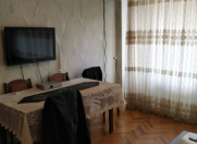 Satılır 3 otaqlı 90 m2 köhnə tikili Heydər Əliyev Mərkəzi