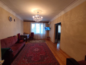 Satılır 4 otaqlı 95 m2 köhnə tikili Xalqlar Dostluğu m.