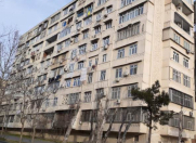 Satılır 2 otaqlı 65 m2 köhnə tikili Xalqlar Dostluğu m.