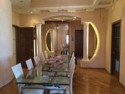 Satılır 4 otaqlı 220 m2 yeni tikili 28 May m.