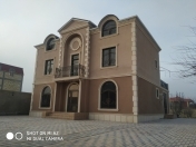 Satılır 7 otaqlı 600 m2 həyət evi Novxanı