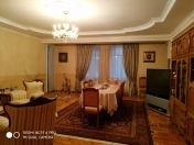 Satılır 3 otaqlı 160 m2 yeni tikili 28 May m.