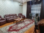 İcarəyə verilir 3 otaqlı 120 m2 yeni tikili Axundov bağı