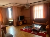 İcarəyə verilir 4 otaqlı 150 m2 yeni tikili Nizami m.