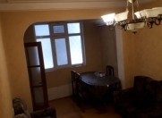 İcarəyə verilir 2 otaqlı 70 m2 köhnə tikili 1 mkr