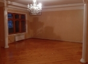 Satılır 5 otaqlı 140 m2 köhnə tikili Heydər Əliyev Mərkəzi