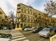 İcarəyə verilir 3 otaqlı 85 m2 köhnə tikili Sahil m.