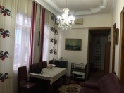 Satılır 4 otaqlı 125 m2 köhnə tikili Səbail r.