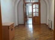 İcarəyə verilir 3 otaqlı 70 m2 ofis İçəri Şəhər