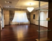 Satılır 5 otaqlı 221 m2 yeni tikili Səməd Vurğun parkı