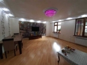 Satılır 4 otaqlı 90 m2 köhnə tikili Xalqlar Dostluğu m.