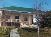 Satılır 3 otaqlı 100 m2 həyət evi Şəki