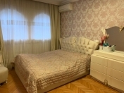 Satılır 5 otaqlı 130 m2 köhnə tikili İnşaatçılar m.