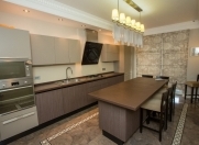 Satılır 4 otaqlı 206 m2 yeni tikili ABŞ səfirliyi