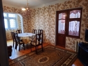 İcarəyə verilir 4 otaqlı 100 m2 köhnə tikili Ayna Sultanova heykəli