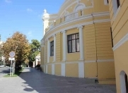 İcarəyə verilir 4 otaqlı 160 m2 köhnə tikili İçəri Şəhər m.