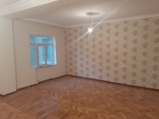 Satılır 5 otaqlı 100 m2 köhnə tikili Yeni Yasamal