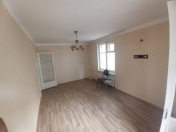 Satılır 1 otaqlı 33 m2 köhnə tikili Yasamal r.