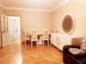İcarəyə verilir 3 otaqlı 100 m2 köhnə tikili Səbail r.