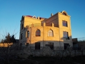Satılır 7 otaqlı 380 m2 bağ evi Novxanı