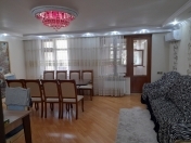 Satılır 4 otaqlı 90 m2 köhnə tikili Heydər Əliyev sarayı