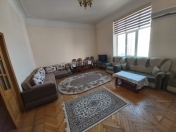 İcarəyə verilir 2 otaqlı 90 m2 köhnə tikili Səbail r.