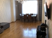 Satılır 2 otaqlı 105 m2 yeni tikili Memar Əcəmi m.