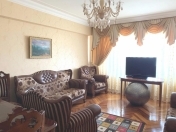 İcarəyə verilir 2 otaqlı 75 m2 köhnə tikili Elmlər Akademiyası m.