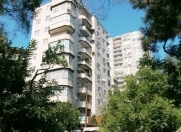 İcarəyə verilir 4 otaqlı 190 m2 yeni tikili Nizami m.