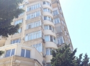 Satılır 4 otaqlı 156 m2 yeni tikili Elmlər Akademiyası m.