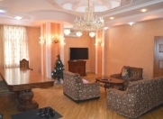 İcarəyə verilir 4 otaqlı 160 m2 yeni tikili 28 May m.