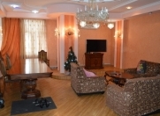 İcarəyə verilir 4 otaqlı 140 m2 yeni tikili 28 May m.