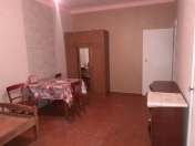 İcarəyə verilir 1 otaqlı 60 m2 köhnə tikili 6 mkr