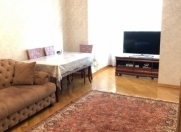 Satılır 3 otaqlı 70 m2 köhnə tikili Qara Qarayev m.