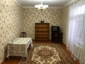 İcarəyə verilir 2 otaqlı 60 m2 köhnə tikili 28 May m.