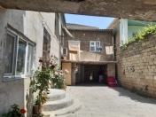Satılır 8 otaqlı 1 m2 həyət evi Baku Mall