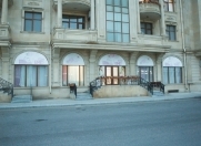 Satılır 10 otaqlı 450 m2 obyekt Gənclik m.