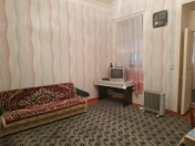 İcarəyə verilir 2 otaqlı 70 m2 köhnə tikili 28 May m.