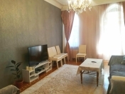 İcarəyə verilir 2 otaqlı 60 m2 köhnə tikili Elmlər Akademiyası m.