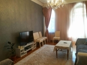 İcarəyə verilir 2 otaqlı 55 m2 köhnə tikili Elmlər Akademiyası m.