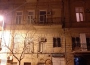 Satılır 2 otaqlı 70 m2 köhnə tikili Səbail r.
