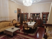 Satılır 3 otaqlı 75 m2 köhnə tikili Səbail r.