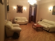 Satılır 3 otaqlı 185 m2 köhnə tikili Səbail r.
