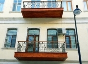Satılır 4 otaqlı 180 m2 köhnə tikili Səbail r.
